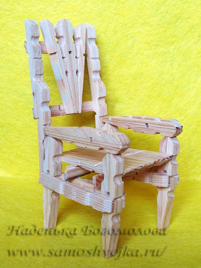 стілець з прищіпок для ляльки